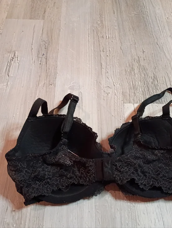 Victoria Secret - Picture 3 of 4